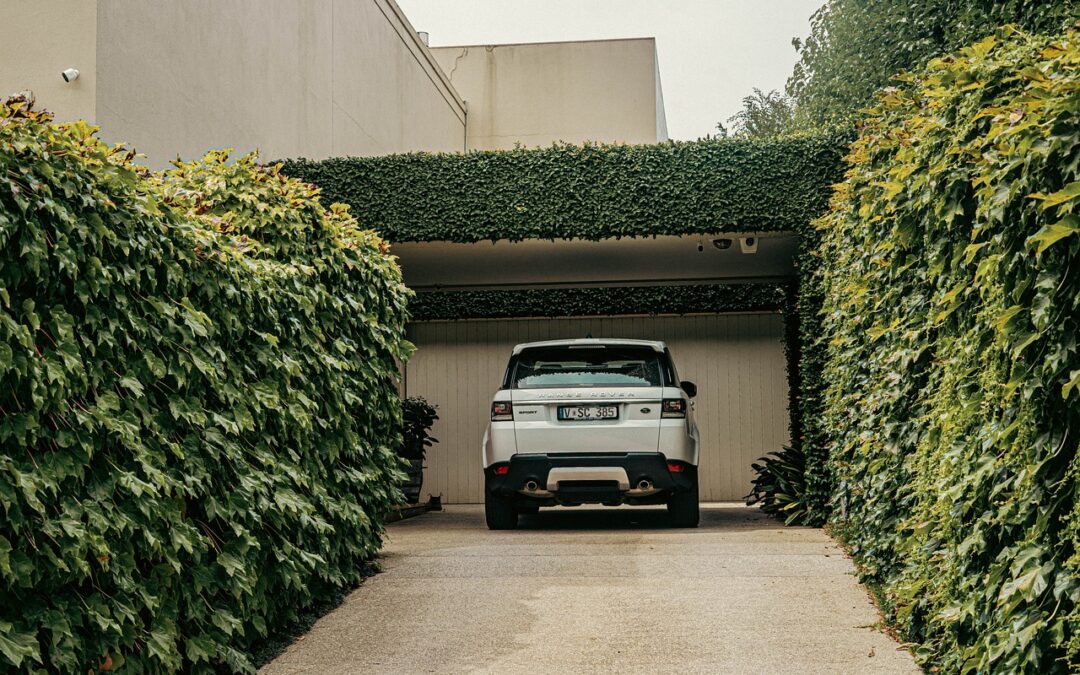 Transformer son garage en toit-terrasse : guide pour les passionnés d’auto